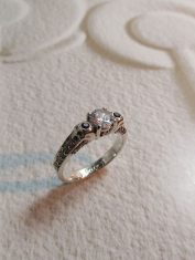 Anillo de Compromiso Con Calaveras (1) Anillo de Compromiso Con Calaveras (1)