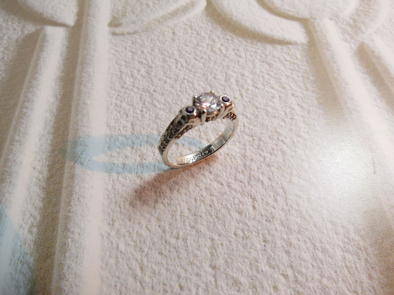 Anillo de Compromiso Con Calaveras