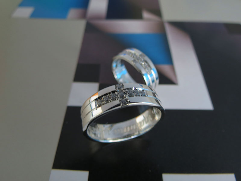 Argollas Cruz Zircones (2)