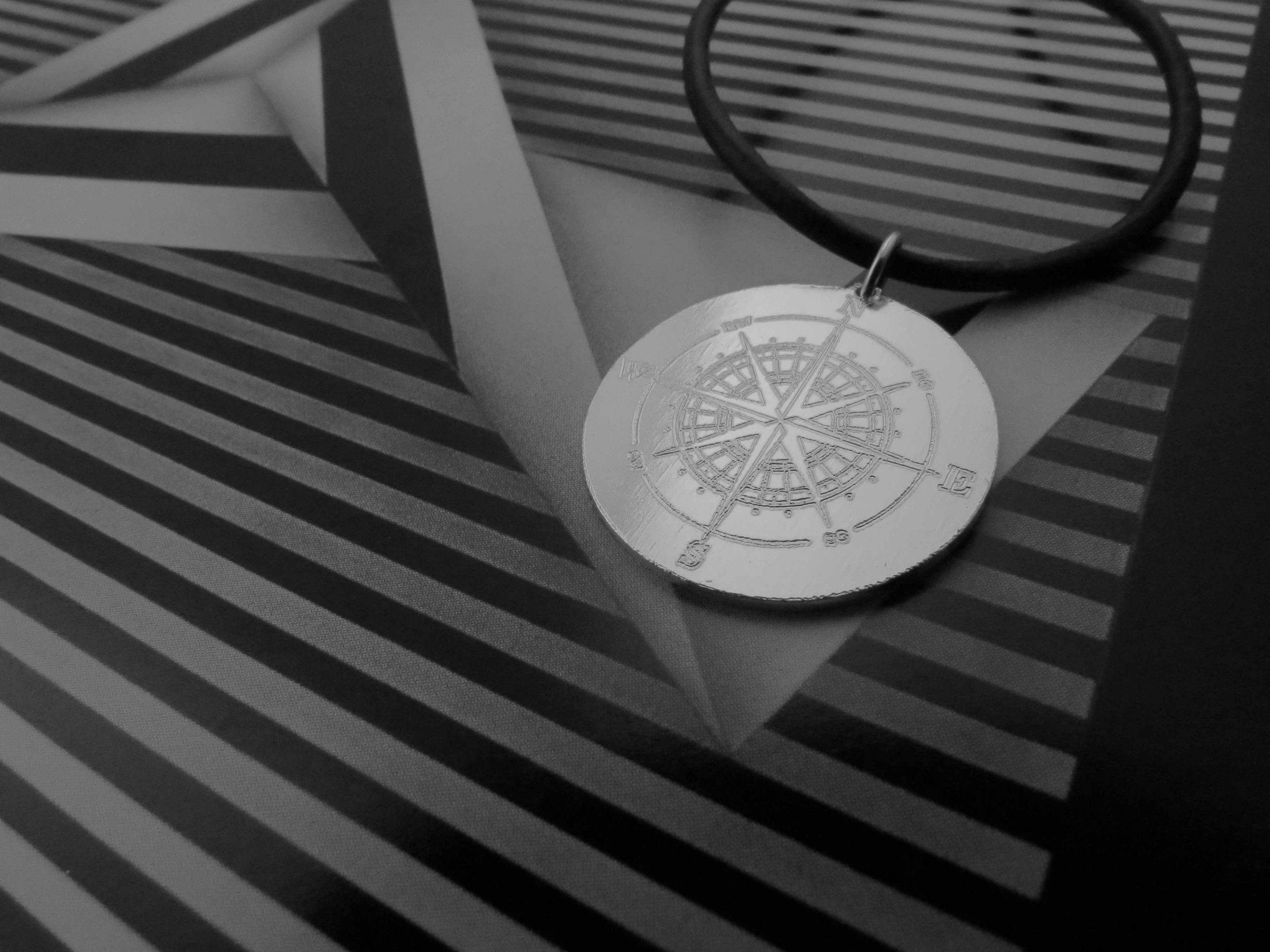 Dije-La Rosa-De-Los-Vientos (1)