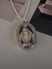 Dije Virgen Milagrosa Con Resina (1)