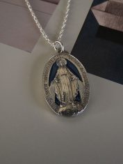 Dije Virgen Milagrosa Con Resina (2)
