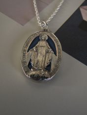 Dije Virgen Milagrosa Con Resina (4)