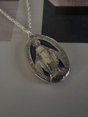 Dije Virgen Milagrosa Con Resina (5)