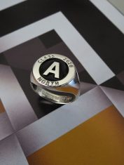 Anillo Letra y Grabado con Resina (1)