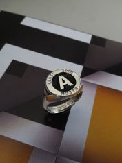 Anillo Letra y Grabado con Resina (3)